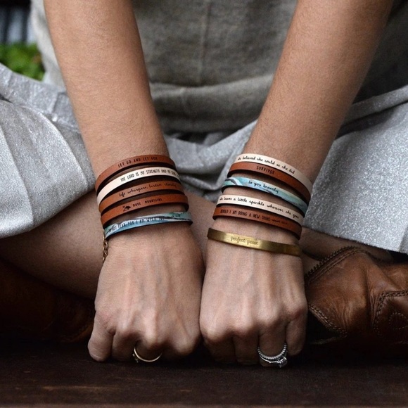 ✝️"Do not fear, for I am with you” Isaiah 41:10 Leather bracelet - Picture 1 of 10